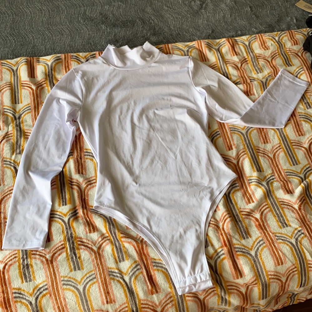 Women’s Small White silky bodysuit with turtleneck